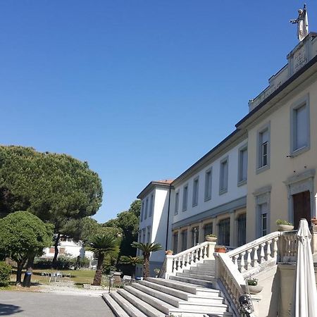 Casa Per Ferie "Sacro Cuore" Marina di Massa Extérieur photo