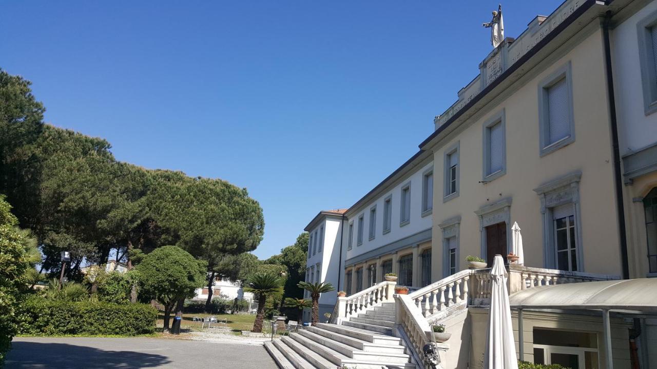 Casa Per Ferie "Sacro Cuore" Marina di Massa Extérieur photo