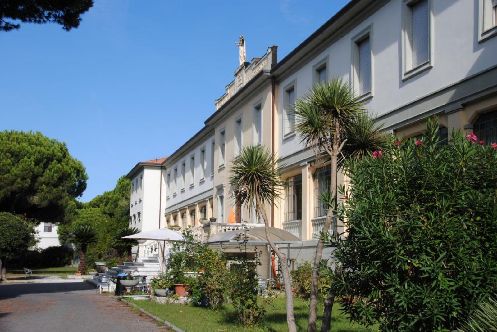Casa Per Ferie "Sacro Cuore" Marina di Massa Extérieur photo
